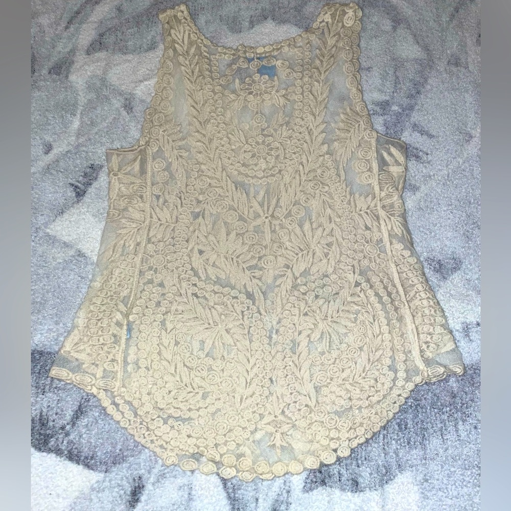 LACE TANK TOP- SIZE L- ROUNDED NECKLINE - Picture 2 of 3